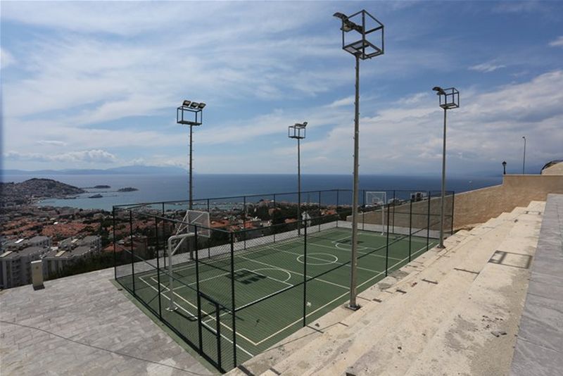 Deniz Manzaralı Halısaha